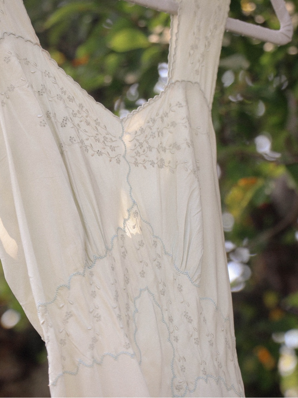 Vintage Pale Green 1930s Silk Gown - Picture 5 of 6